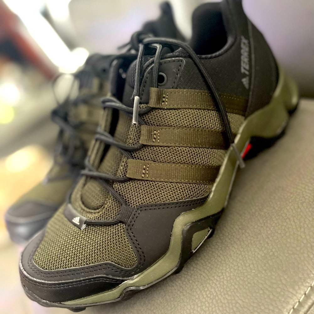 Adidas TERREX AX2R
(Size M/6) (New,No Box 📦)